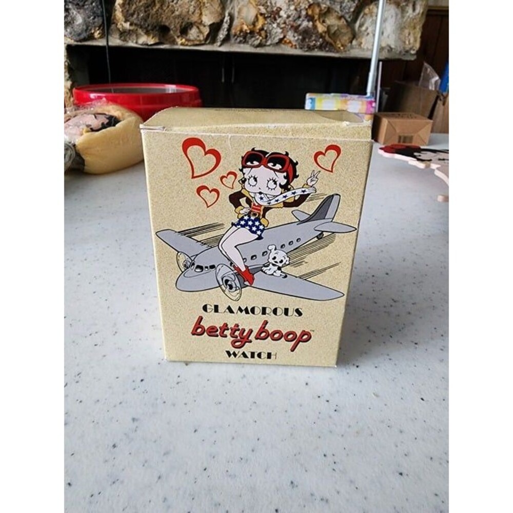Glamorous Betty Boop 2004 Ladies Watch in Tin Box